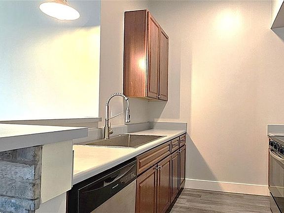 4th image of 502 Pryor St SW Unit 301