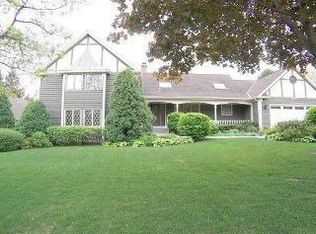 807 Abbey Dr, Glen Ellyn, IL 60137