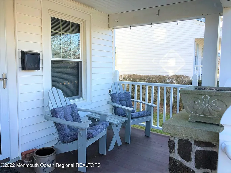 329 Washington Ave — Photo 4
