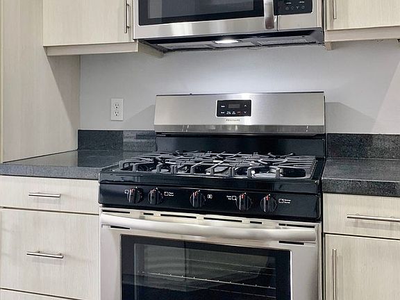 5th image of 1408 W Washington Blvd APT 210