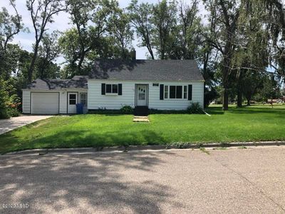 209 4th Ave NW, Clark, SD, 57225