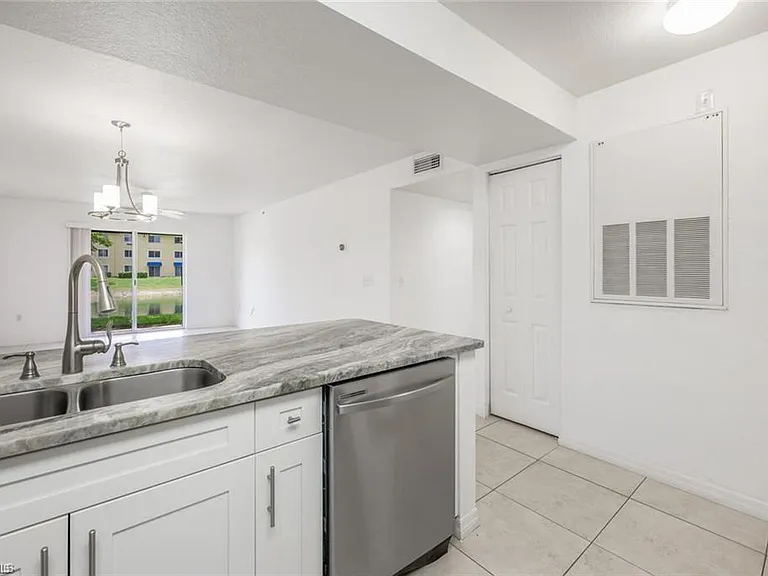 8244 Key Royal Cir #615 — Photo 5