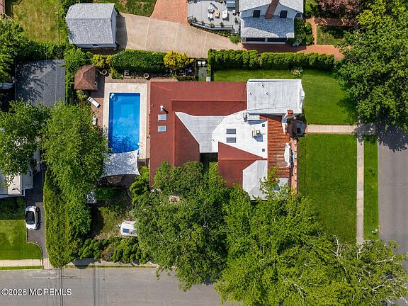 2nd image of 400 Grassmere Ave