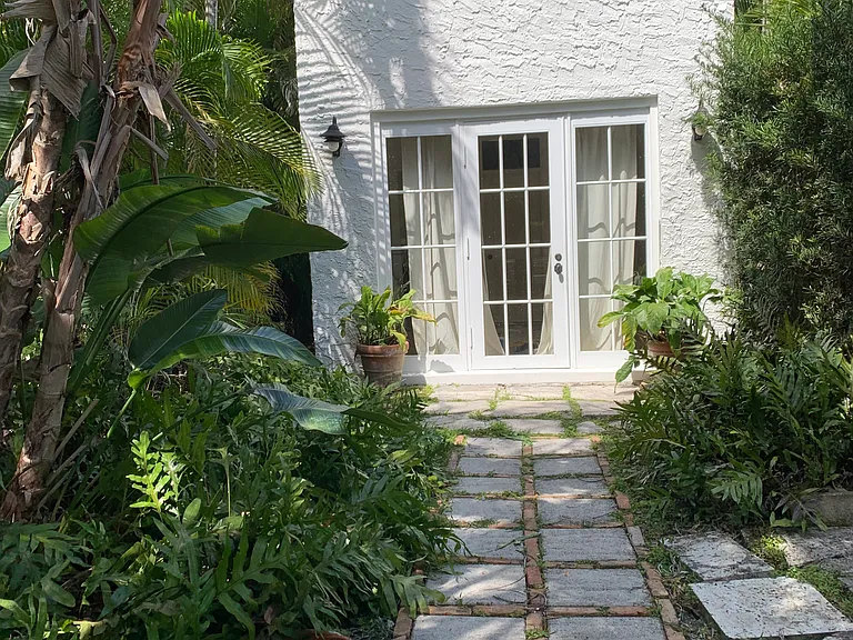 937 Roderigo Ave — Photo 2