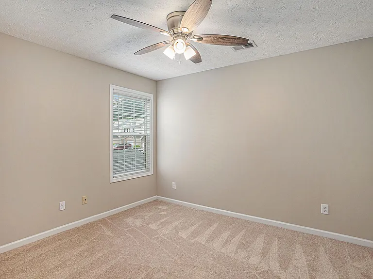 226 Alton Cir — Photo 14