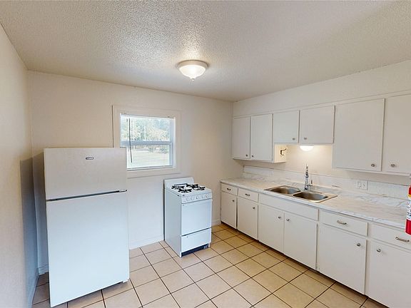 5th image of 205 W Birch Pl #4