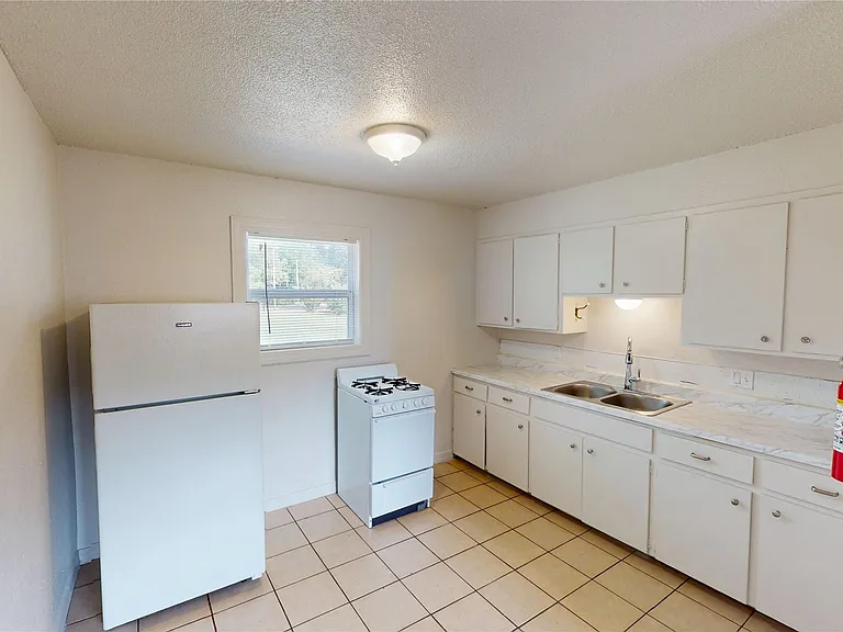 205 W Birch Pl #4 — Photo 5