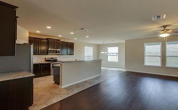 3rd image of 1333 Lauren St