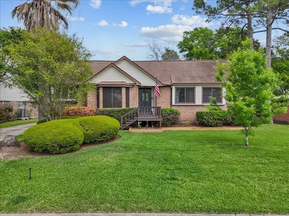 202 Harborcrest Dr, Seabrook, TX 77586
