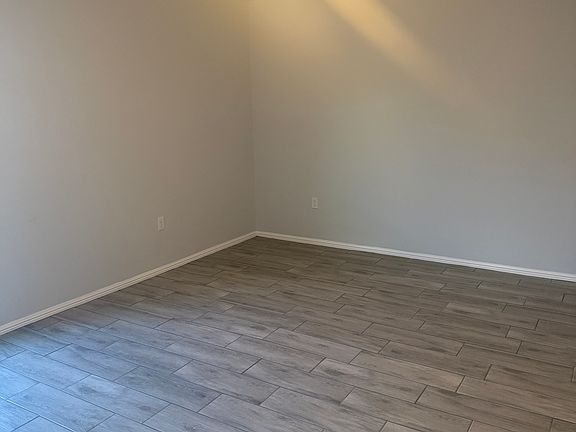 4th image of 1621 Wrigley Dr