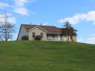 8 Rollingwood Dr, Moro, IL 62067