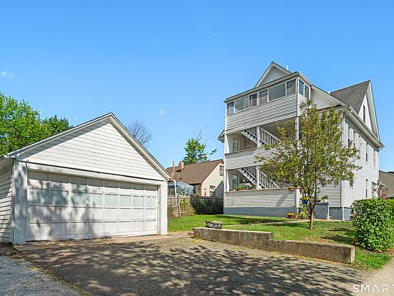 4th image of 318 Suburban Ave