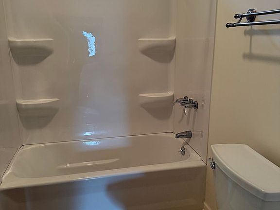 5th image of 2114 S Spring St