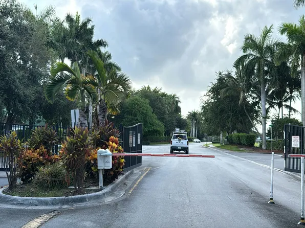 394 NE 35th Ter, Homestead, FL 33033