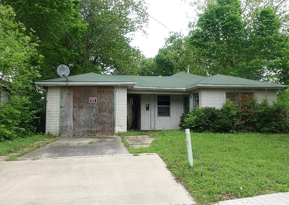 1st image of 3747 Dreyfus St
