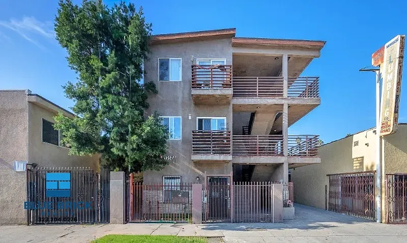 Spacious 5 Bedroom 2 Bath in South Los Angeles — Photo 3