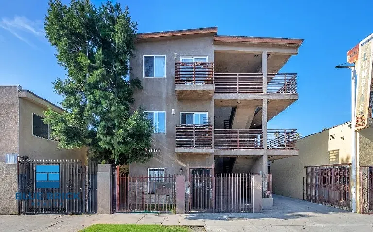 5869 S Figueroa St #3 — Photo 3