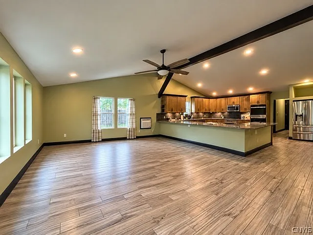 4 bed, 2.0 bath, 2127 sqft, $3,500 — Photo 4
