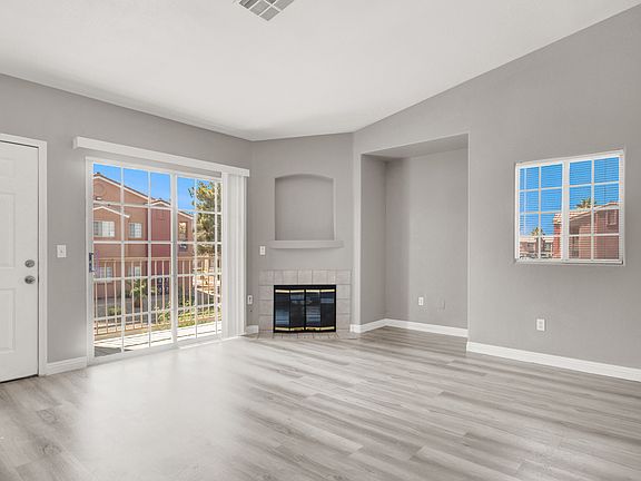 #GuardianRealty 4730 E Craig Rd #2013 Condo Rental Living room fireplace_06262025