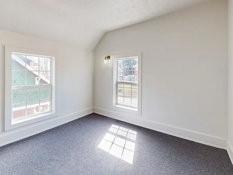 109 W Ely St — Photo 22