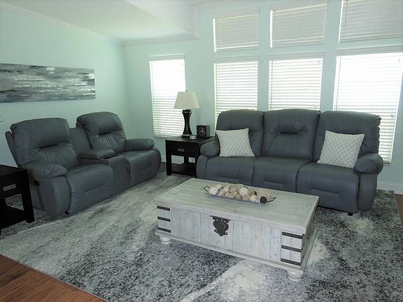 3rd image of 1677 Deverly Dr