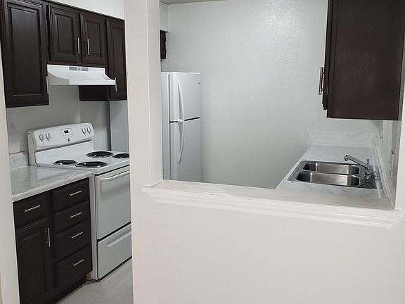 4th image of 2631 Hunters Crossing St