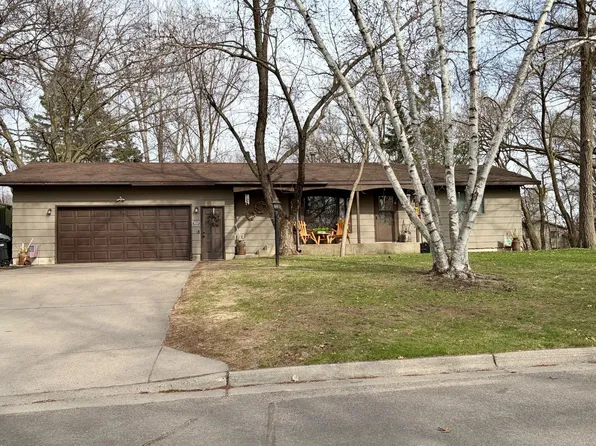 812 8th St NE, Little Falls, MN 56345
