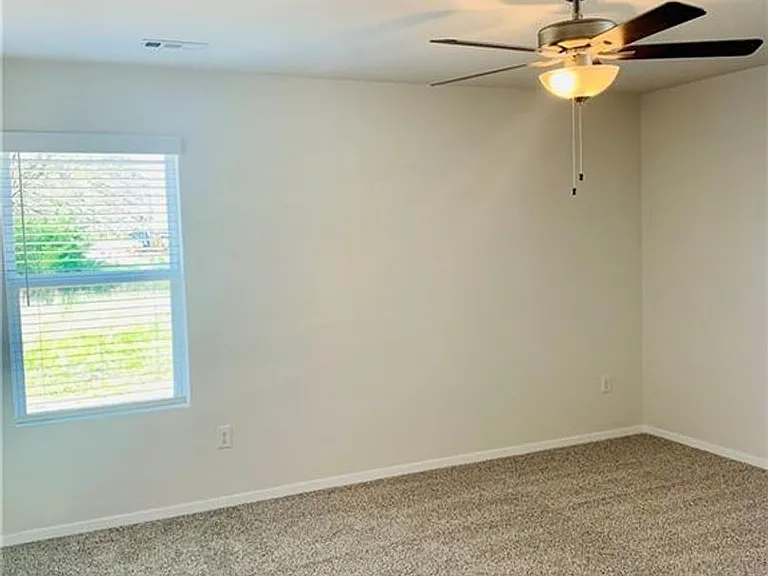 936 E Bunting St — Photo 11