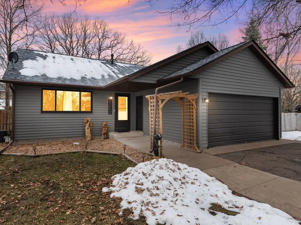 39408 Oak Ridge Dr, North Branch, MN 55056