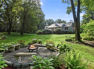 8 Berrybrook Cir, Chappaqua, NY 10514