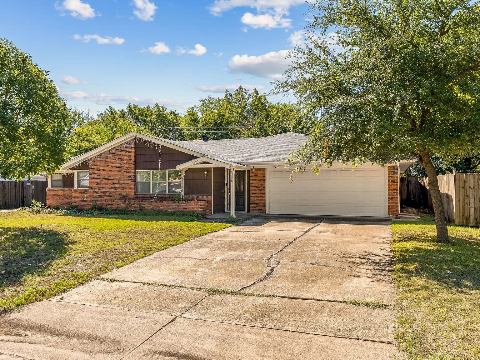 4 bed, 2417 sqft, $2,400 — Photo 3