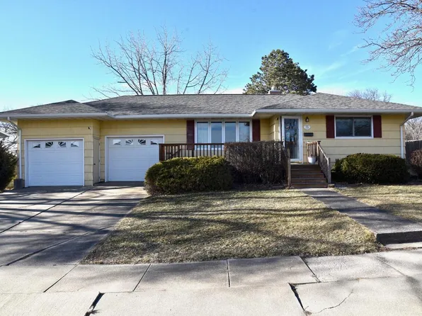 1602 E Cabot St, Pierre, SD 57501