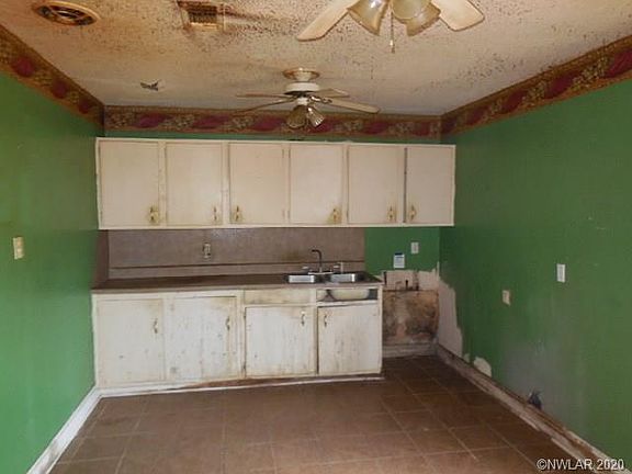 2nd image of 3041 Amherst St