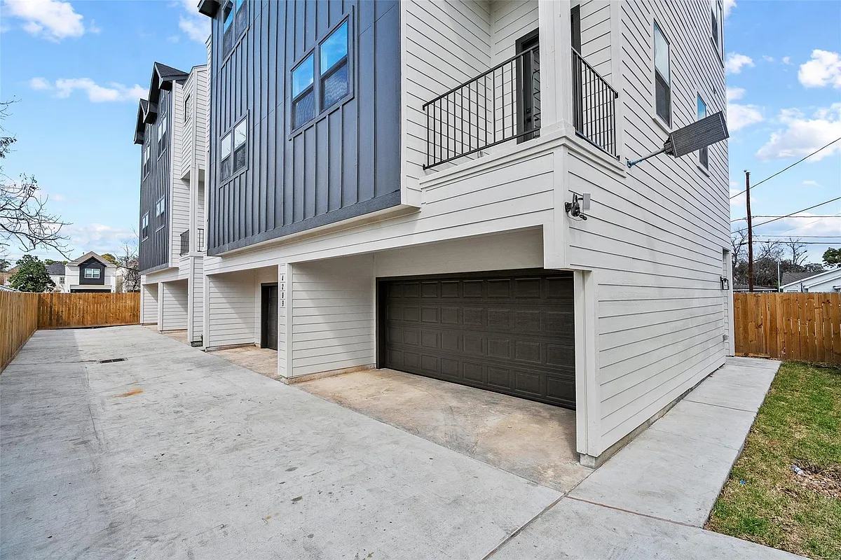 Photo 2 of 28 - 4205 Allston St #A - Houston, TX Building Photo - 4205 Allston St #A