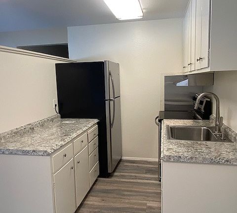 4th image of 245 E Market St APT 226