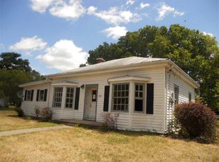202 S 11th St, Oquawka, IL 61469