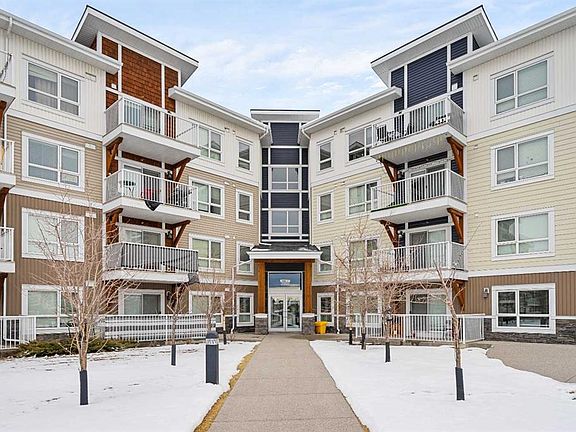 2nd image of 302 SW Skyview Ranch Dr NE #2408