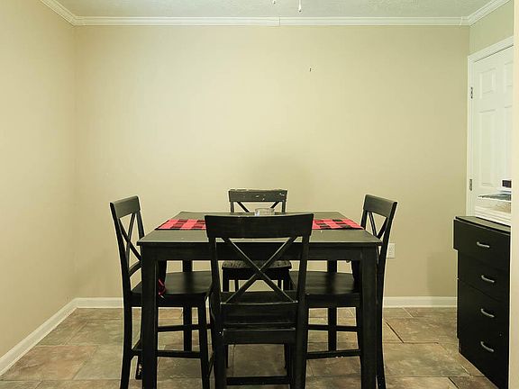 4th image of 129 Country Club Ct