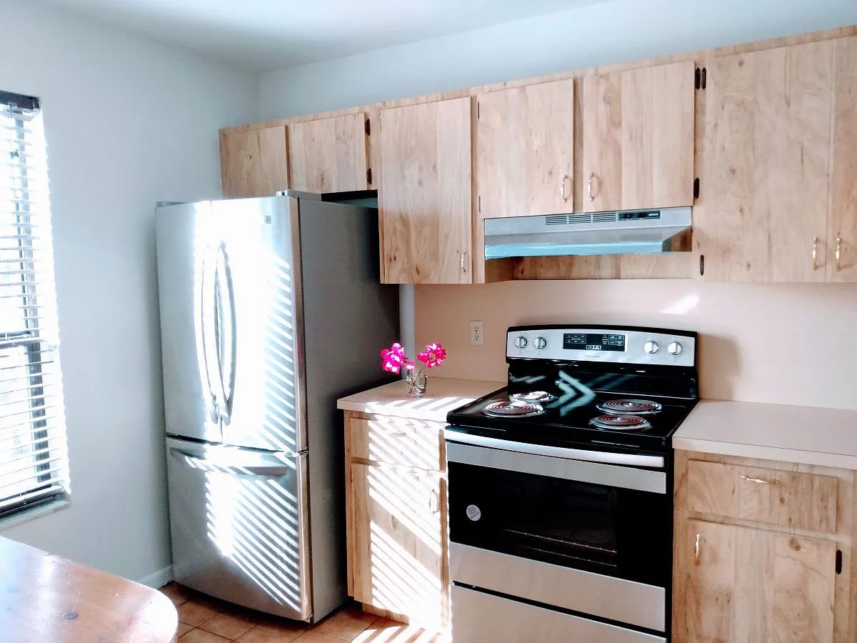 2 bed, 2.5 bath, 1400 sqft, $2,500 — Photo 3