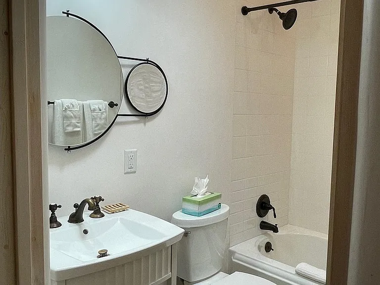 403 E Alameda St — Photo 12