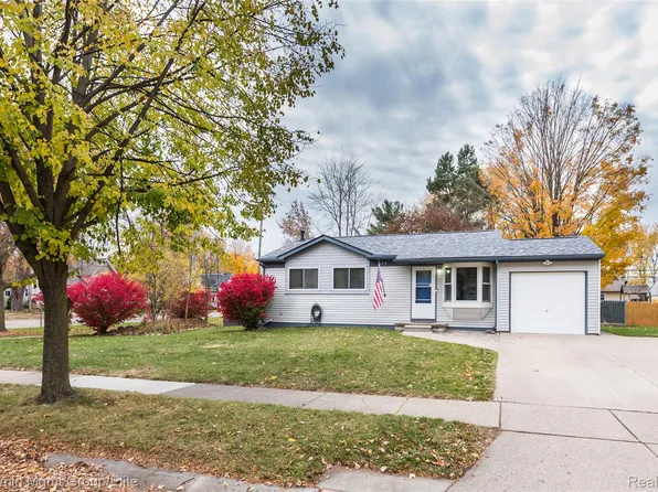 115 Wellington Dr, South Lyon, MI 48178