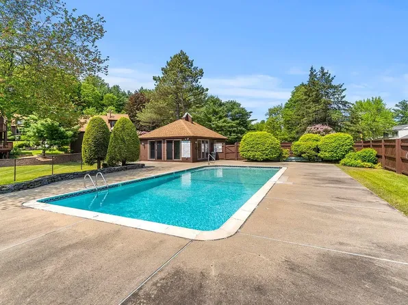 3 Oldham Ln, Nashua, NH 03063