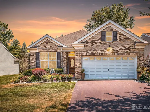 22 Silver Charm Rd, Manalapan, NJ 07726