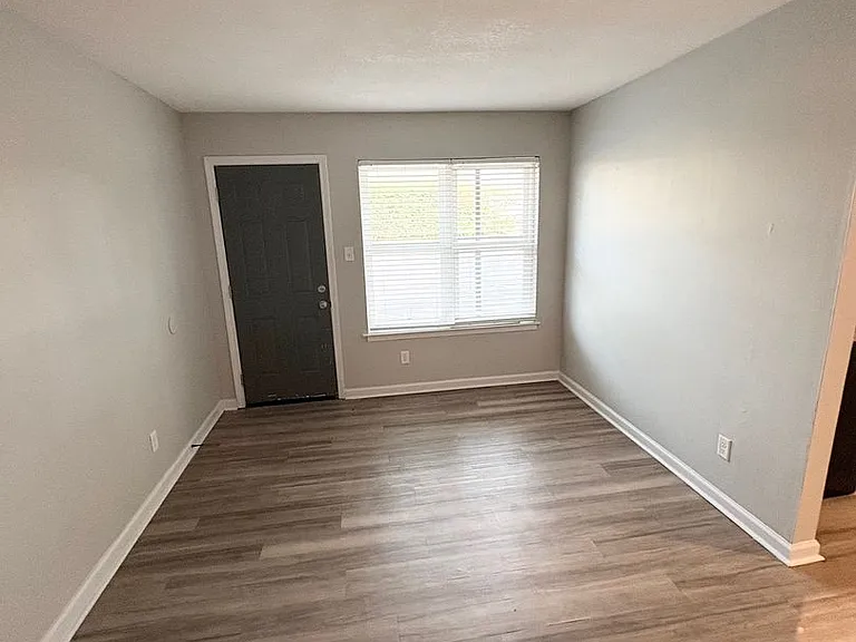 3570 Mynders Ave — Photo 3