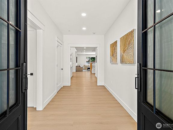 3rd image of 5632 195th Avenue E