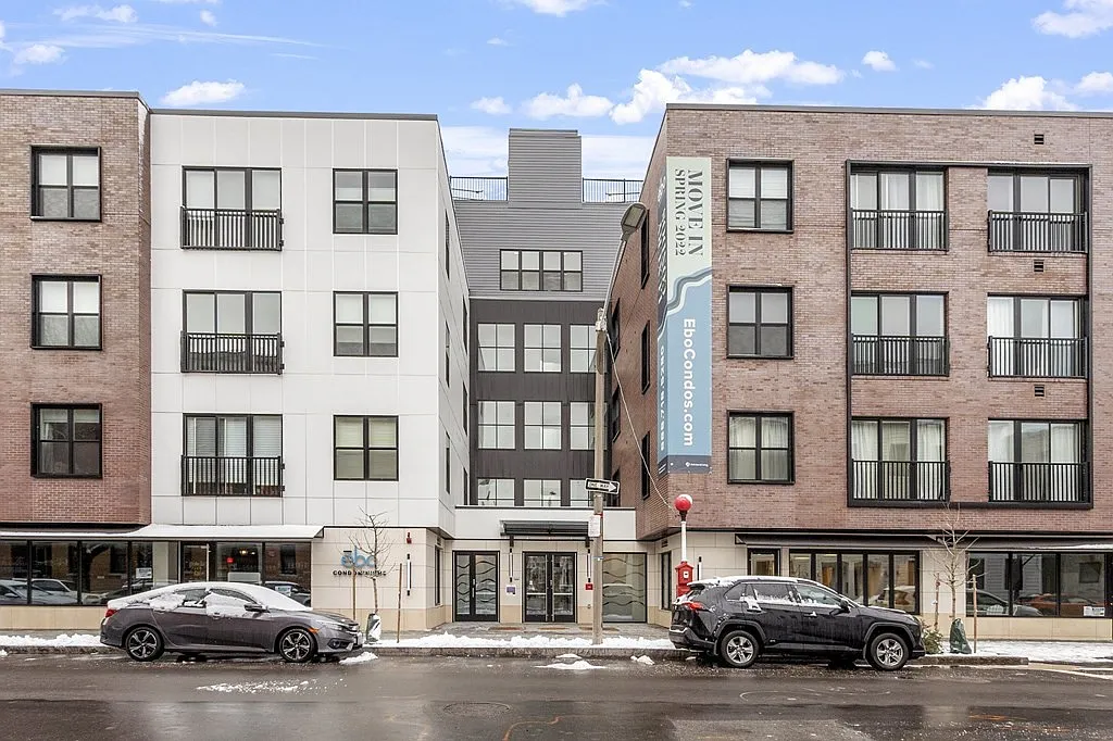 2 bed, 1.0 bath, 852 sqft, $3,500 — Photo 1
