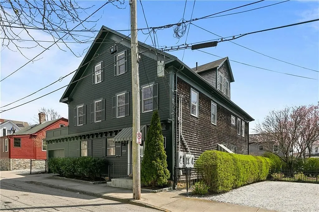 2 bed, 1.0 bath, 1100 sqft, $3,400 — Photo 2
