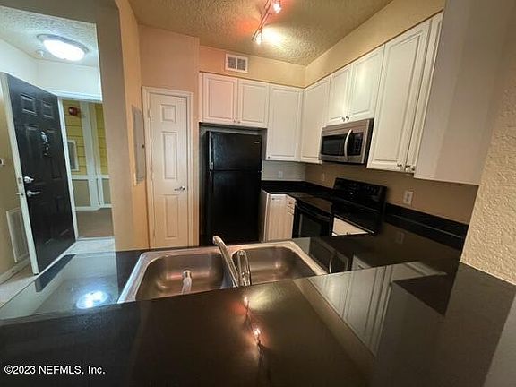 2nd image of 8539 GATE Parkway #9108