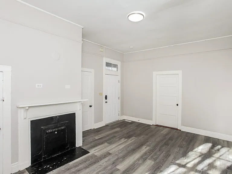 1732_019_living_room_13528837.jpg