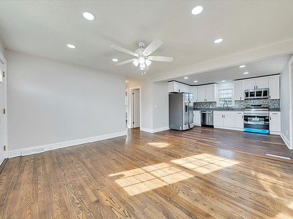 4th image of 23 Starmont Dr